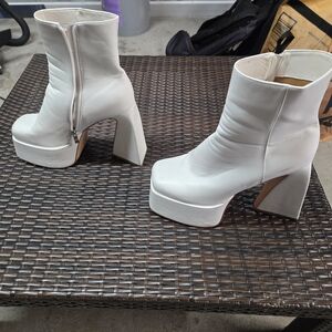 Elegant White Platform Boots